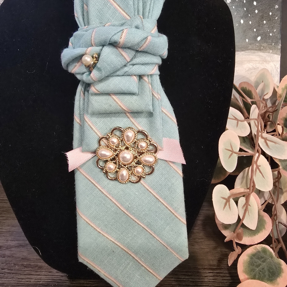 Necktie  necklace